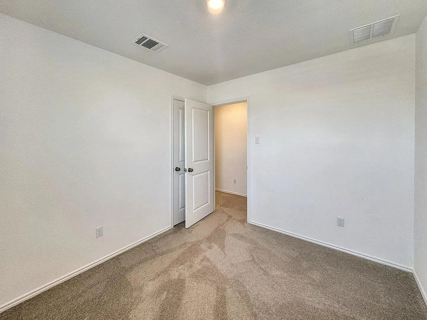 3 bed, 2.5 bath, 1189 sqft, $1,575 — Photo 1