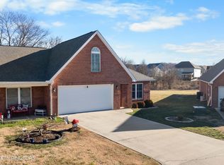 2562 Keeneland Dr, Maryville, TN 37803