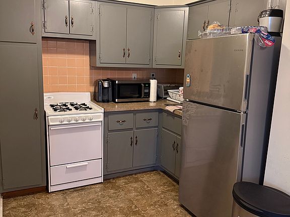 5th image of 2730 Cranston Rd Floor 2