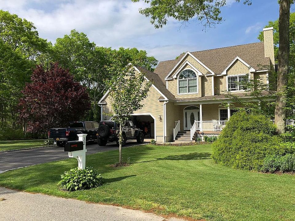 2nd image of 32 Sandalwood Ln
