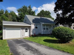 126 Crystal Dr, North Syracuse, NY 13212