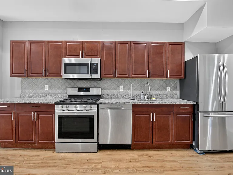 1209 E Susquehanna Ave #1 — Photo 5