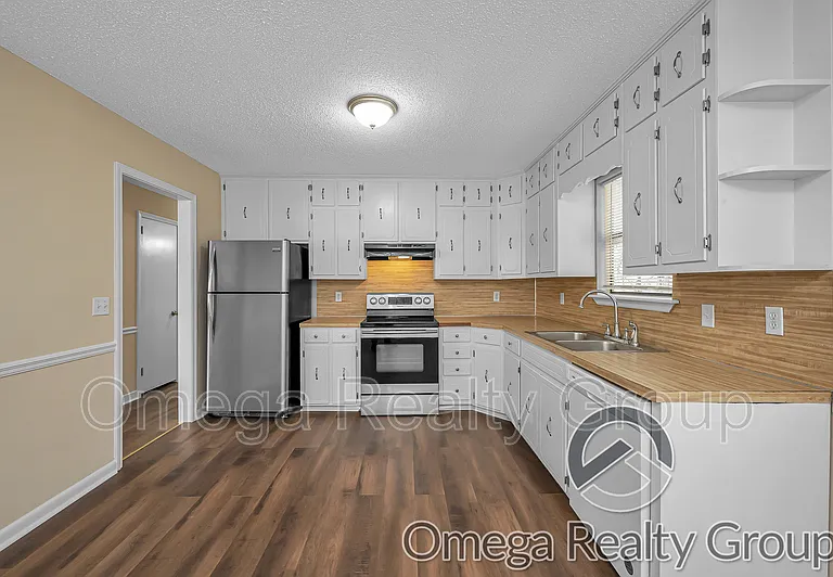 3126 Sleepy Hollow Dr — Photo 8