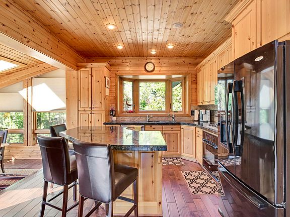 5th image of 2090 Bear Hollow Dr