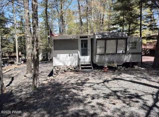 131 Village Dr W, Milford, PA 18337
