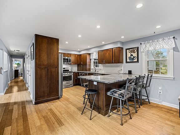 5th image of 25 Reservoir Rd APT C4