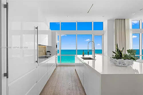 102 24th St #Penthouse 1610 Photo 1