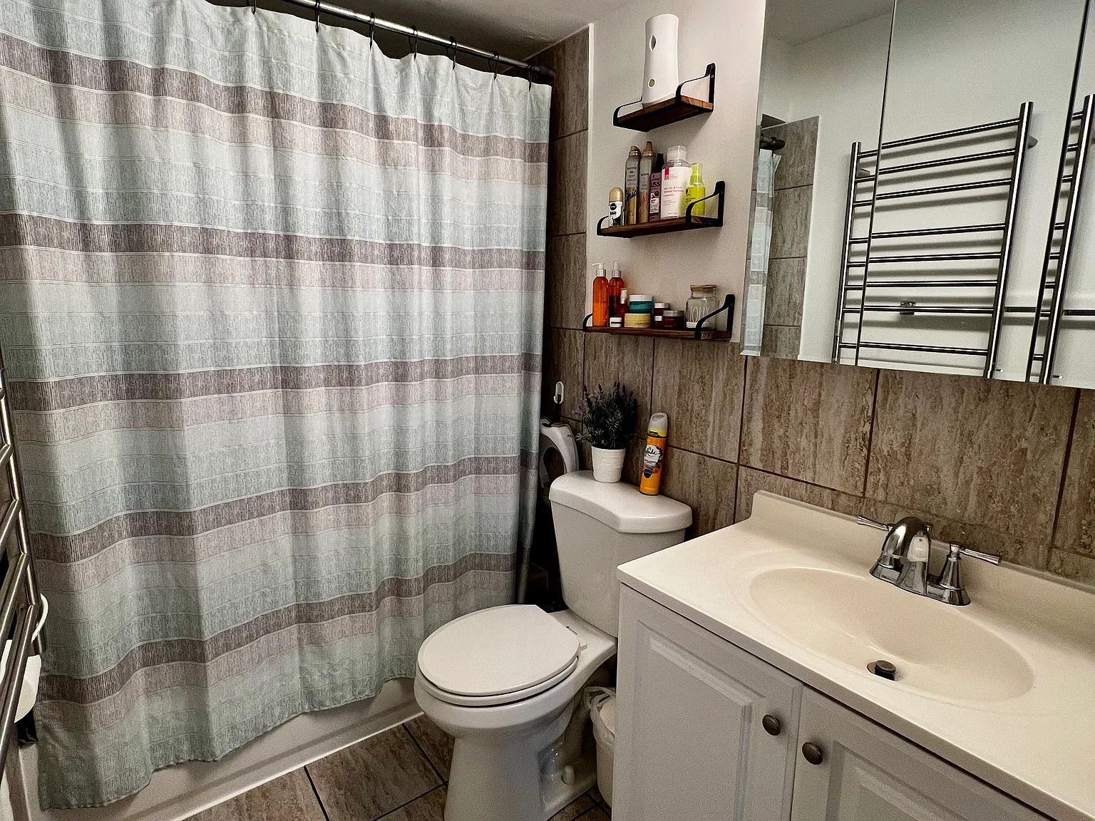 2 bed, 900 sqft, $1,700 — Photo 4