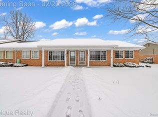 1034 Normandy Terrace Dr, Flint, MI 48532