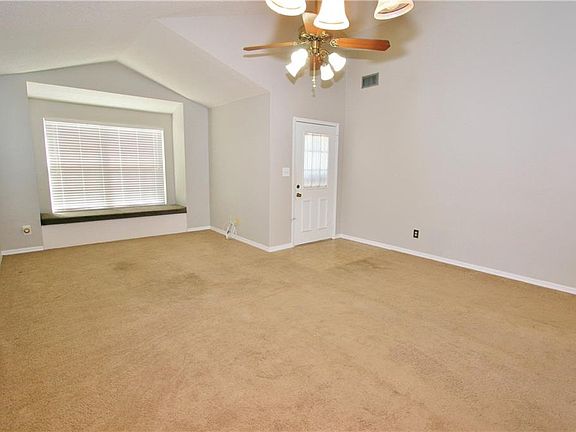 5th image of 1103 N Maryland Ave