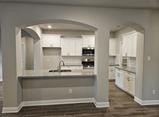7 Hallmark Dr, Conroe, TX 77304