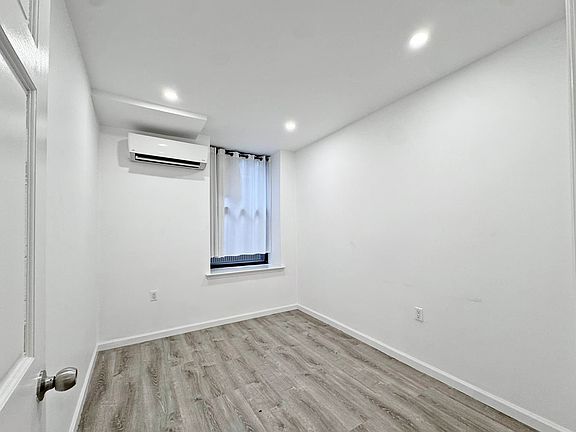 5th image of 333 W 19th St #Basement