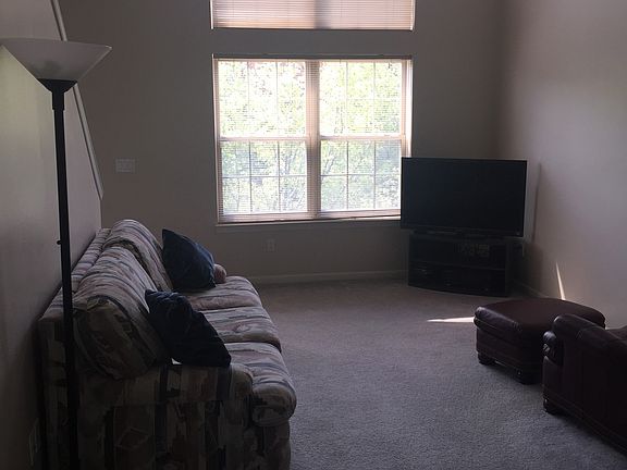 3rd image of 39464 Springwater Dr #27