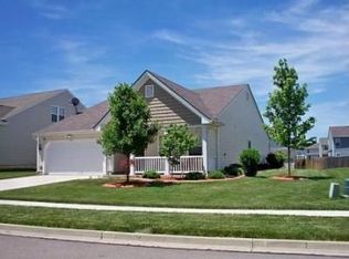631 Chapelgate Dr, Fairborn, OH 45324