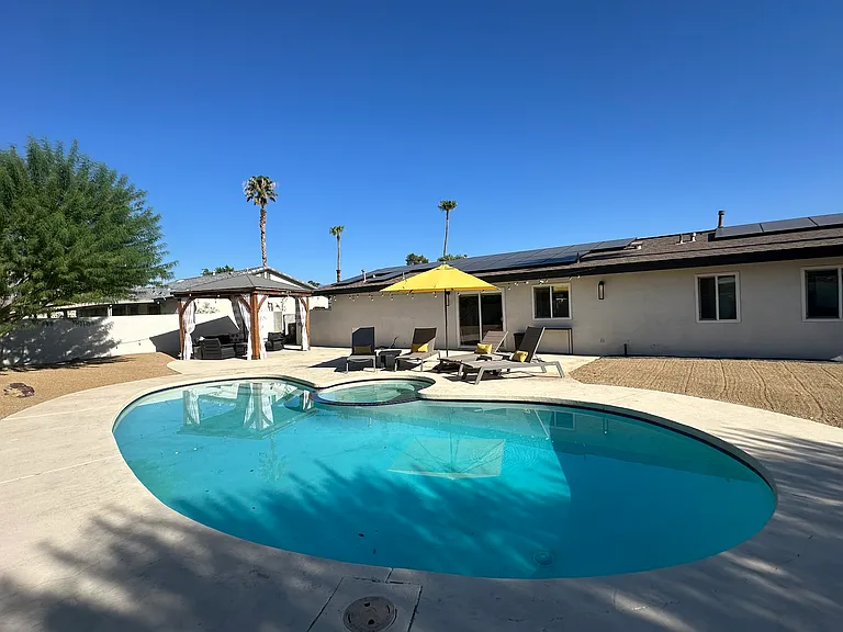 2897 E San Marino Rd — Photo 3