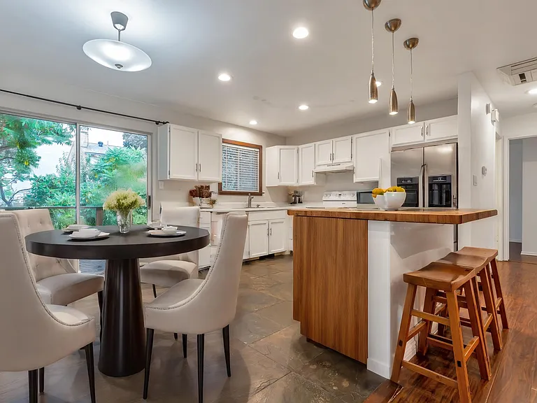 8221 S Bettina Ln — Photo 3