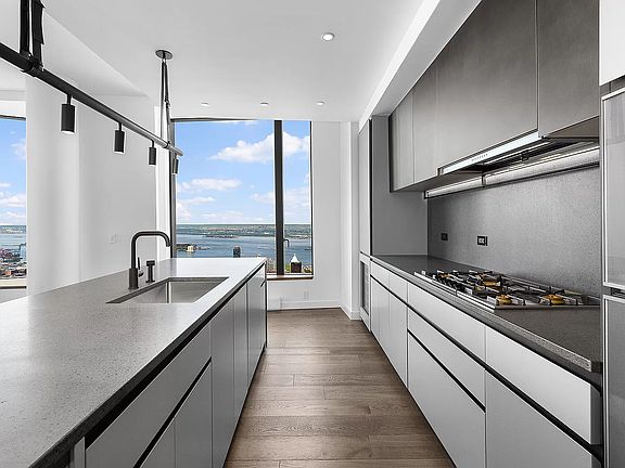 4th image of 11 Hoyt St #Penthouse A