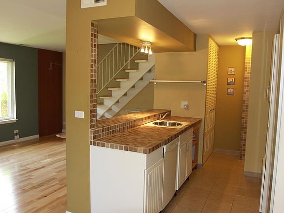 4th image of 1568 Cornell Cir