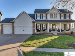 17617 Pine St, Omaha, NE 68130