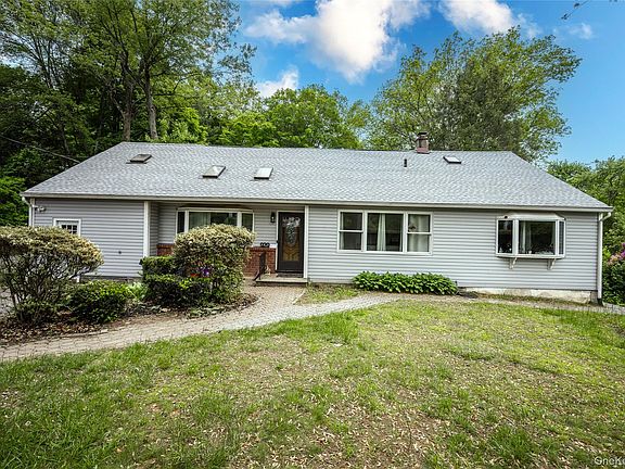 4th image of 929 Fox Meadow Road