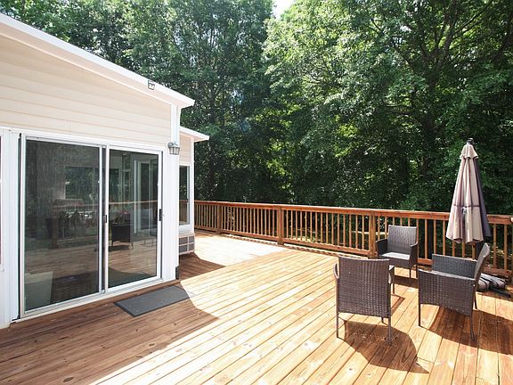 3rd image of 75 Heathridge Dr