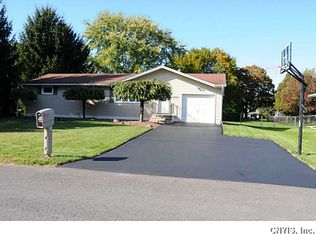 106 Meadow Lane Dr, Camillus, NY 13031