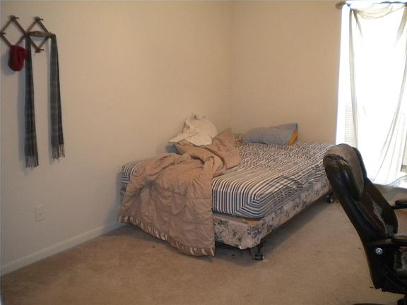 5th image of 400 Nagle St APT 403