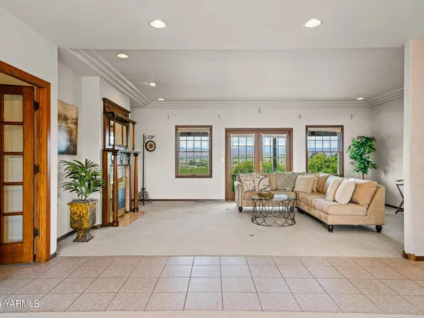 6270 Naches Heights Rd, Yakima, WA 98908