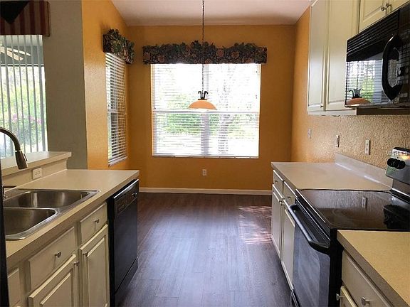 5th image of 8530 Abbotsbury Dr