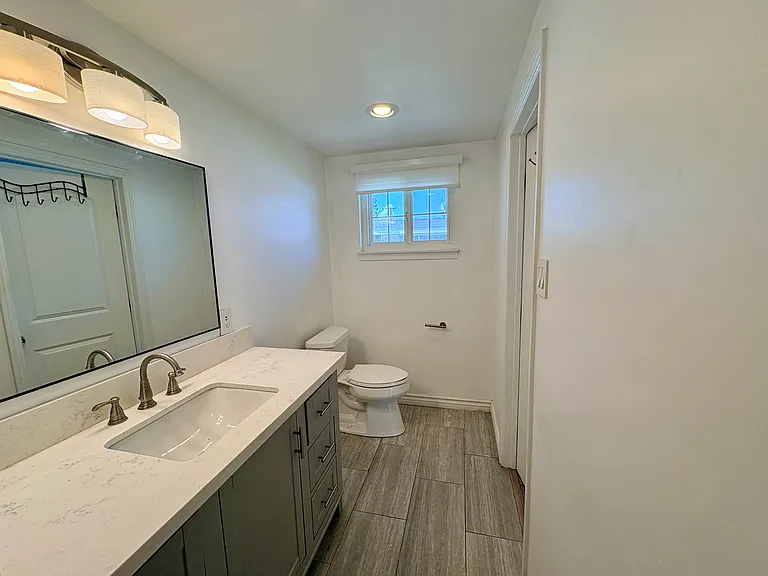 975 N Grammont Ave — Photo 16