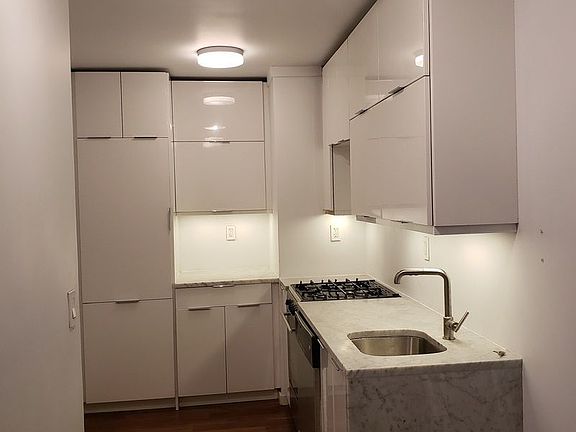5th image of 200 E 30th St APT 4F