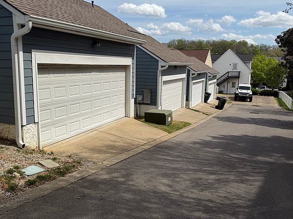 5th image of 7102 Lenox Village Dr