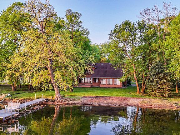 2nd image of 570 Shorewood Dr