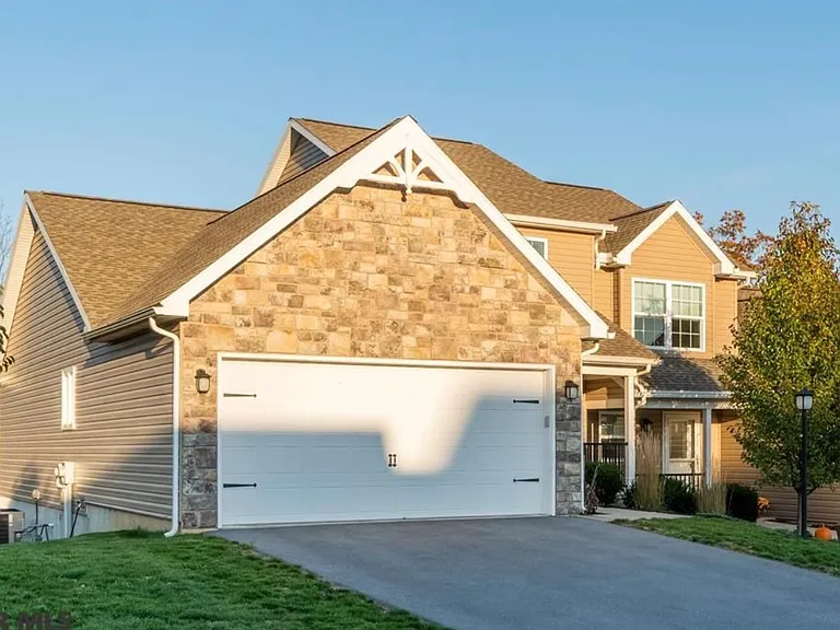 213 Jonathan Ln — Photo 1