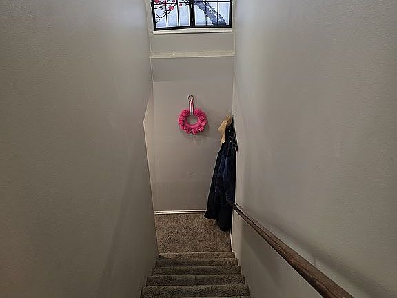 4th image of 790 E Fiddlers Canyon Rd