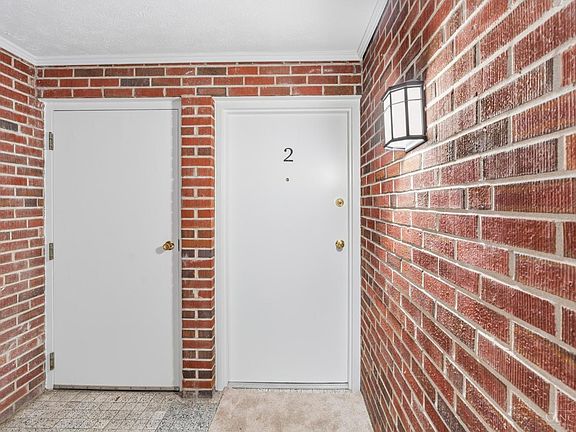 3rd image of 3566 Amberacres Dr #2