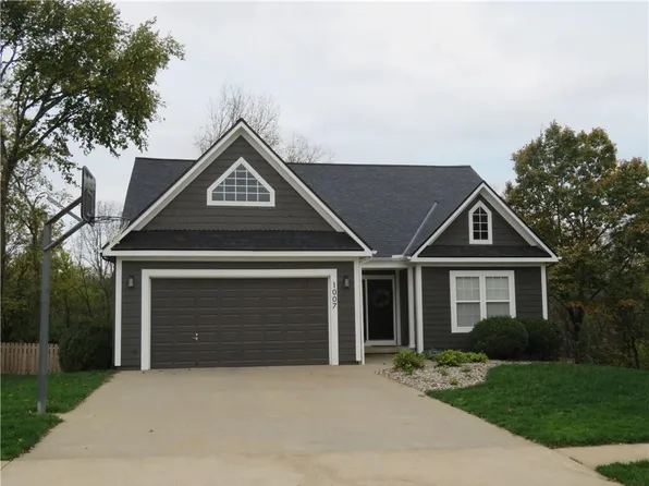 1007 S 14th St, Louisburg, KS 66053