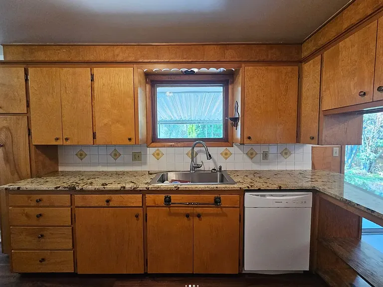 11822 E 15th Ave — Photo 8