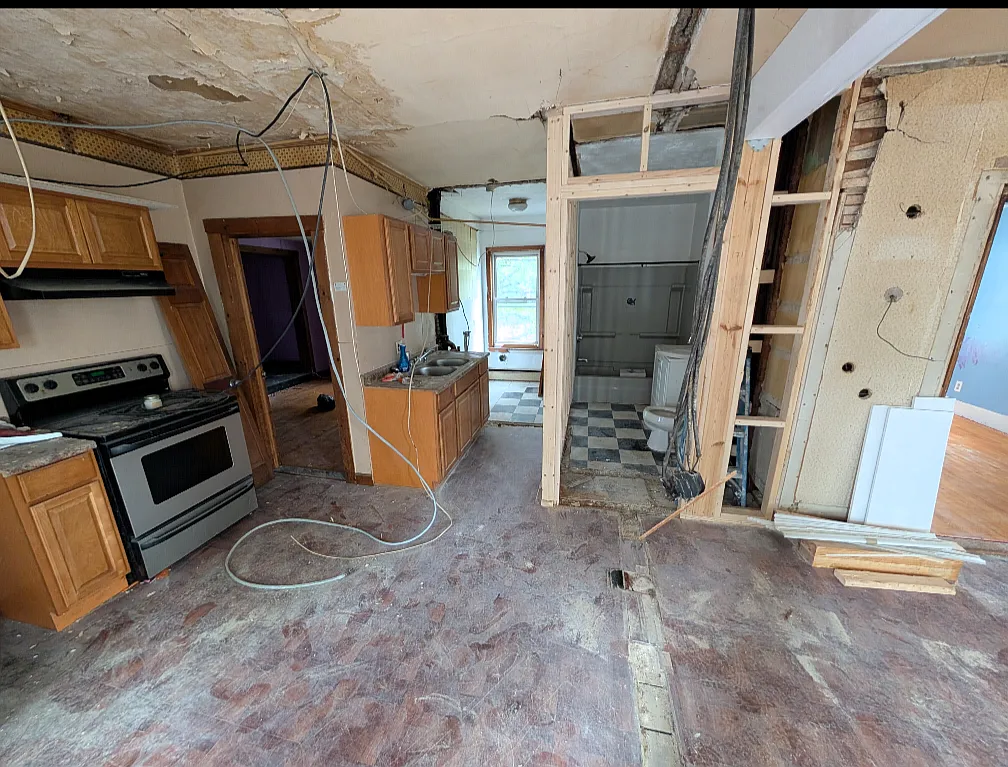 3 bed, 1200 sqft, $2,350 — Photo 3
