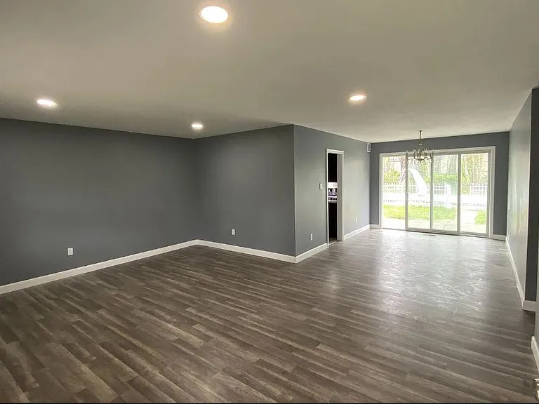 150 Eastbrook Ln — Photo 3