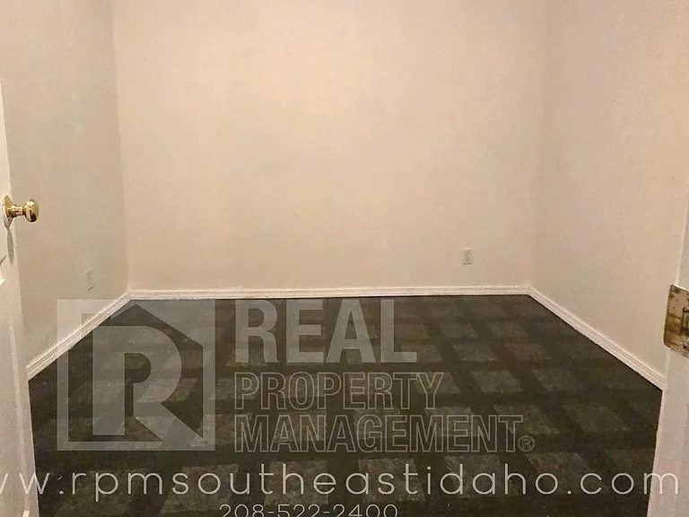 2803 E Chasewood Dr — Photo 34