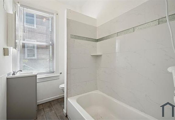 4th image of 5431 N Lawrence St Unit 1