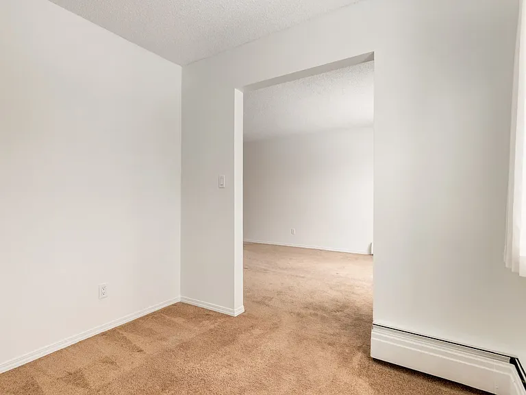 2404 16a St SW — Photo 25
