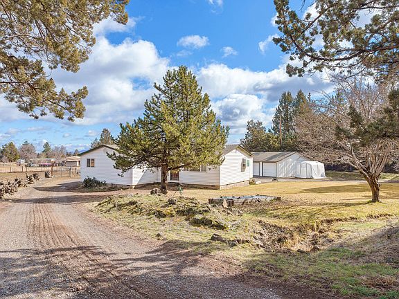 2nd image of 64904 Rimrock Dr