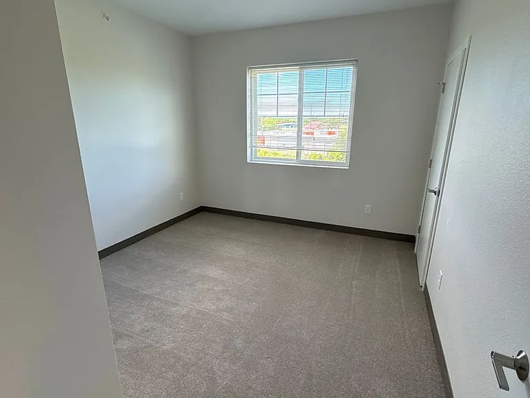 1925 N Redding Ave #B14 — Photo 6