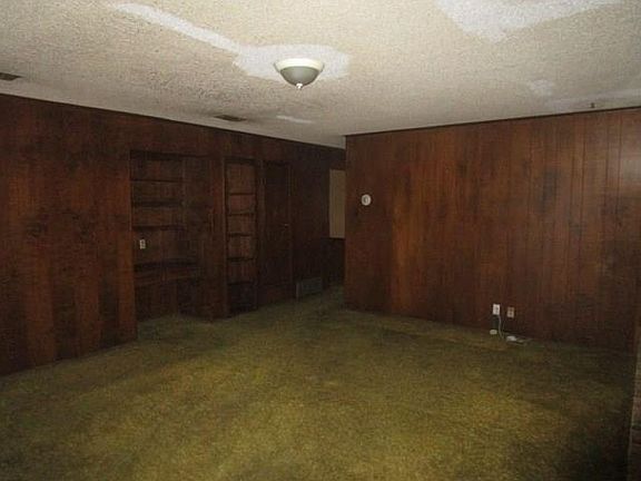 3rd image of 7440 Yolanda Dr