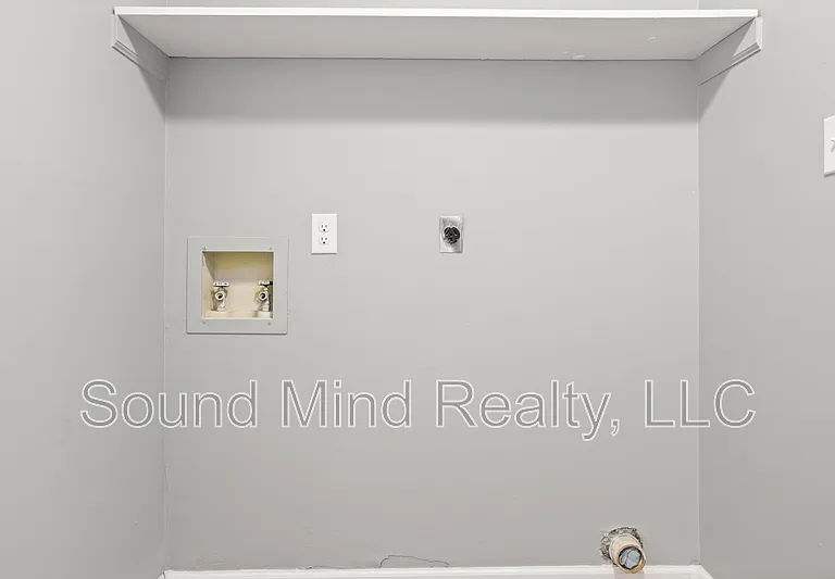 1401 Sportsman Trl — Photo 7