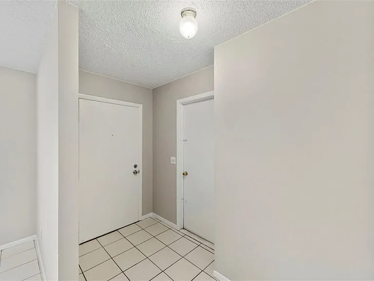 8124 Omaha Cir — Photo 5