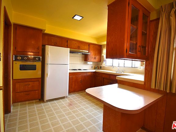 5th image of 1633 W 122nd St