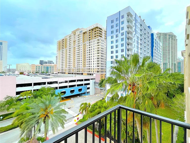 520 SE 5th Ave #3604 — Photo 3